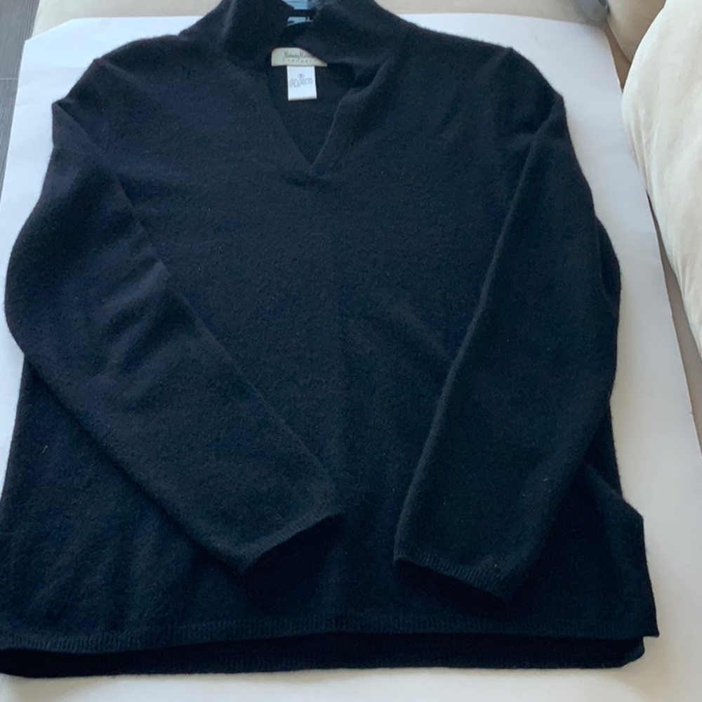 Black Cashmere sweater - Picture 2 of 10